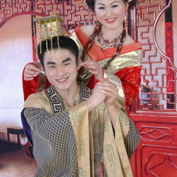Пазл: Мужчина и девушка в китайских костюмах