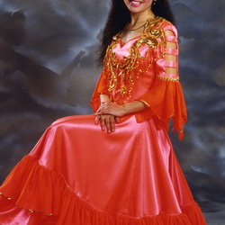 Пазл: Девушка в цыганском костюме