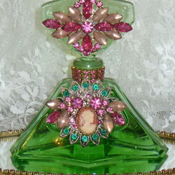 Пазл: Флакон с духами