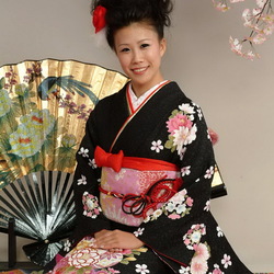 Пазл: Девушка в японском костюме
