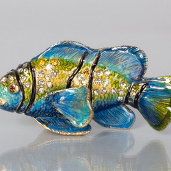 Пазл: Драгоценная статуэтка