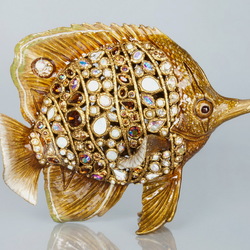 Пазл: Драгоценная статуэтка