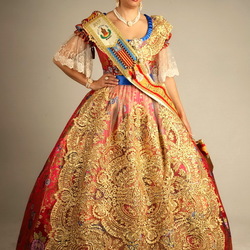 Пазл: Девушка в испанском костюме