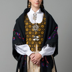 Пазл: Девушка в норвежском костюме