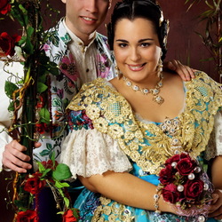 Пазл: Мужчина и девушка в испанских костюмах