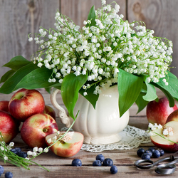 Пазл: Ландыши и нектарины