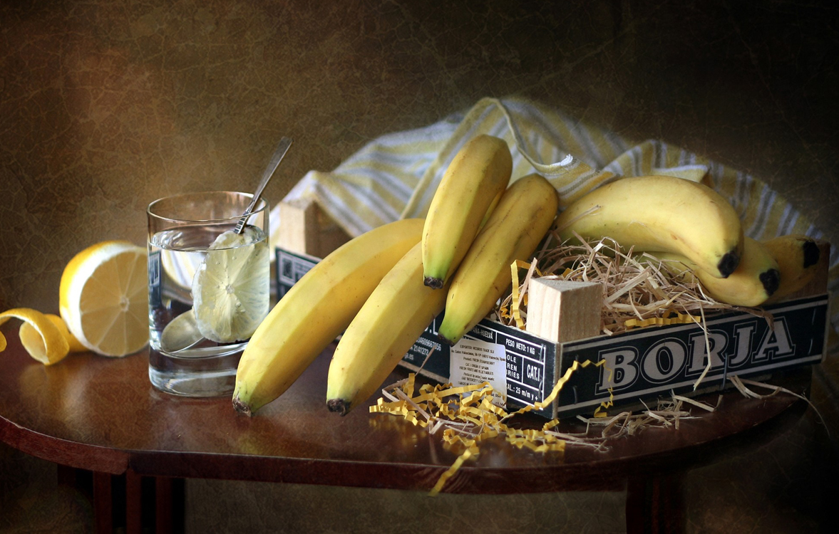 Композиция натюрморта с бананом