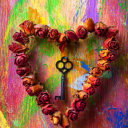 Пазл: Старый ключ и сердце из роз