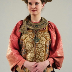 Пазл: Девушка в русском костюме