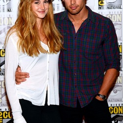 Пазл: Шейлин Вудли и Тео Джеймс