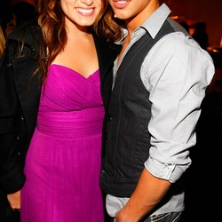 Пазл: Никки Рид и Тэйлор Лотнер