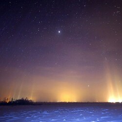 Пазл: Световые столбы и звезды