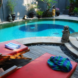 Пазл: У бассейна