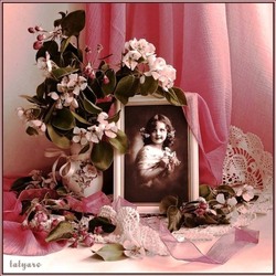 Пазл: Девочка с цветущей яблоней