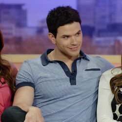 Пазл: Никки, Келлан и Эшли