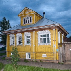 Пазл: Добротный  домик