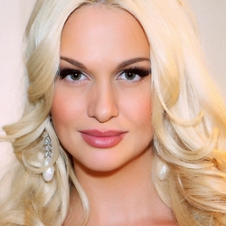 Пазл: Виктория Лопырева