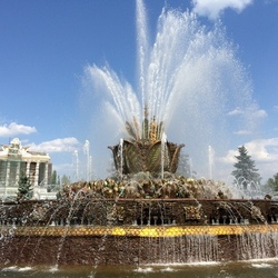 Пазл: Фонтан ''Каменный цветок''