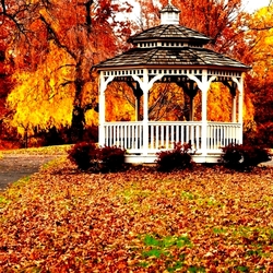 Пазл: Беседка в парке