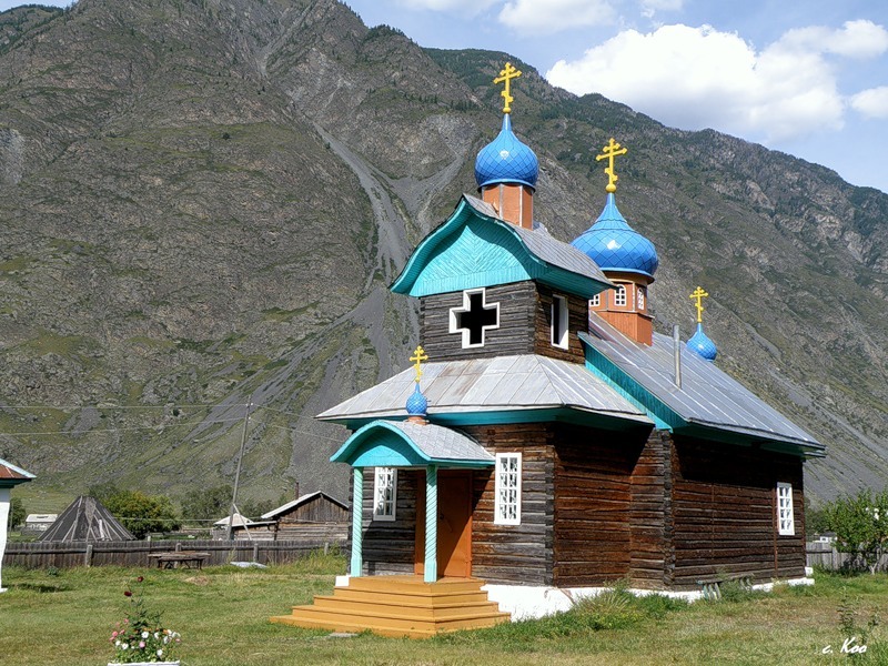 Церковь в горах на Алтае