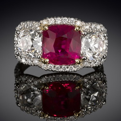 Пазл: Колько с рубином и бриллиантами