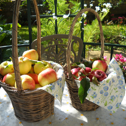 Пазл: Яблоки в корзиночках