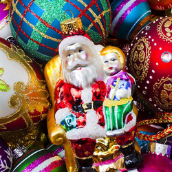 Пазл: Дед Мороз и елочные шары