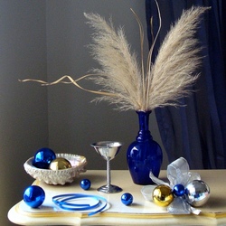 Пазл: Натюрморт с синей вазой и шариками