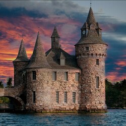 Пазл: Замок на реке