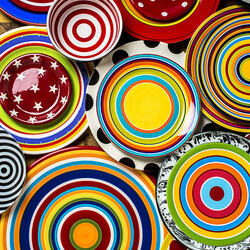 Пазл: Разноцветные тарелки