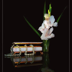 Пазл: Цветы и жемчуг