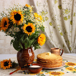 Пазл: Блинно-цветочный натюрморт