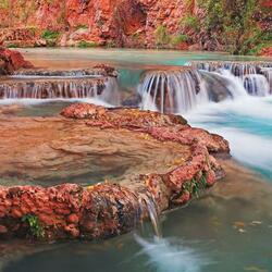 Пазл: Красные заводи